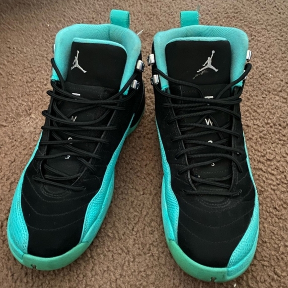Size 7Y- Women's 8.5 Hyper Jade Jordan 12s Mint & black. - Picture 3 of 7